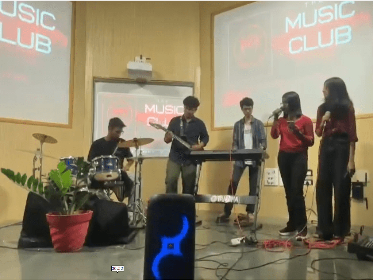 Adiye Kolluthe Cover