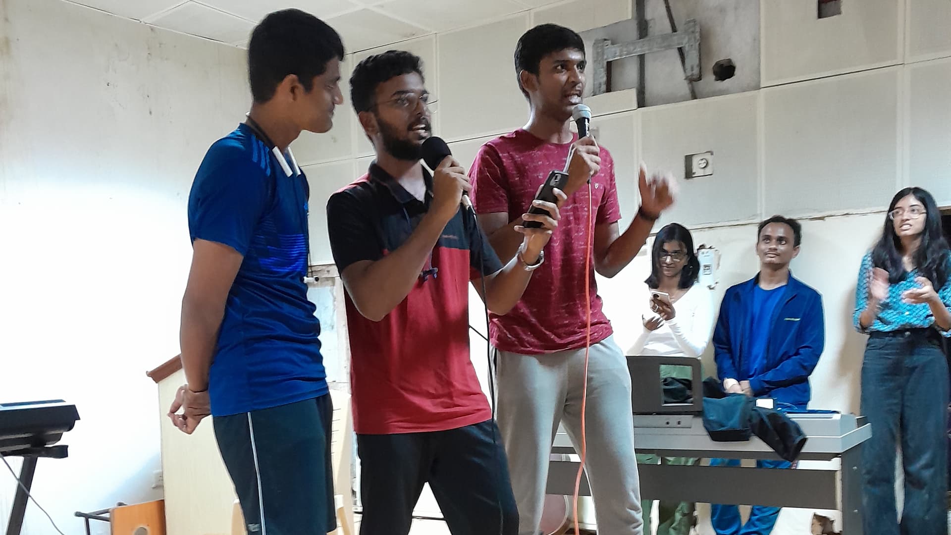 Sakthi, Ezhil and Co (Vocals)